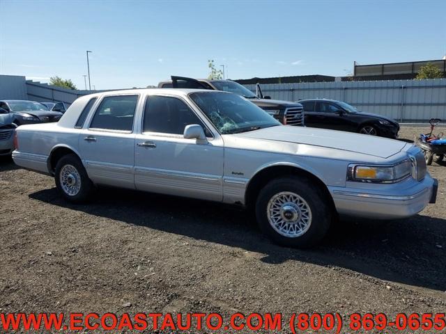 Photo of 1997 Silver Frost (CC/Met) Lincoln Town Car