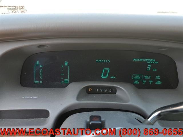Photo of 1997 Silver Frost (CC/Met) Lincoln Town Car