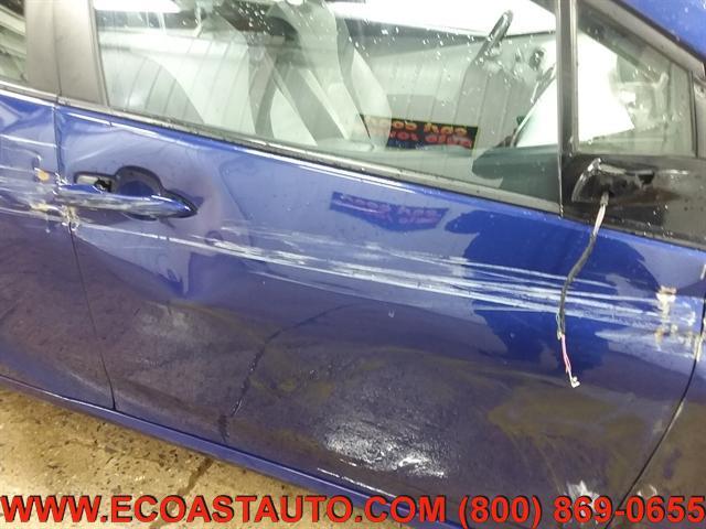 Photo of 2017 Blue Crush Metallic Toyota Prius