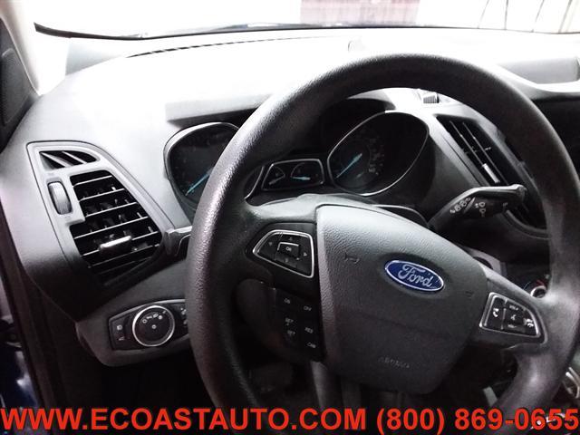 Photo of 2019 Lightning Blue Metallic Ford Escape