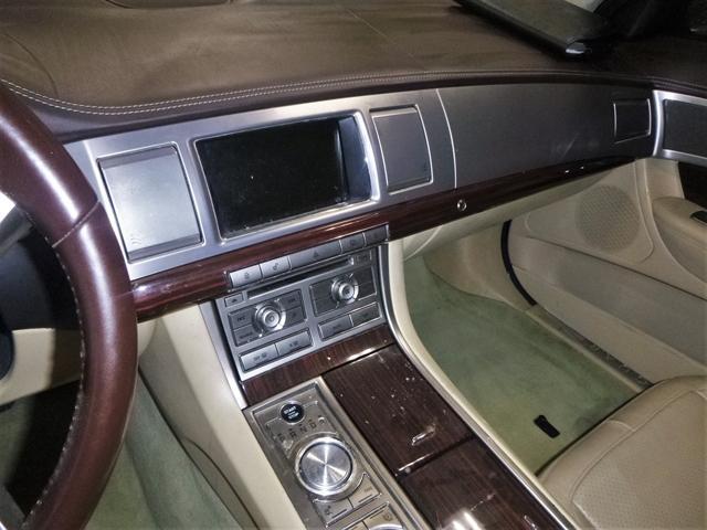 Photo of 2011 Botanical Green Jaguar XF