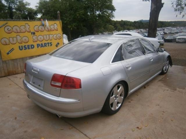 Photo of 2004 Light Silver Metallic Audi A8