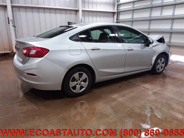 Photo of 2018 Silver Ice Metallic Chevrolet Cruze