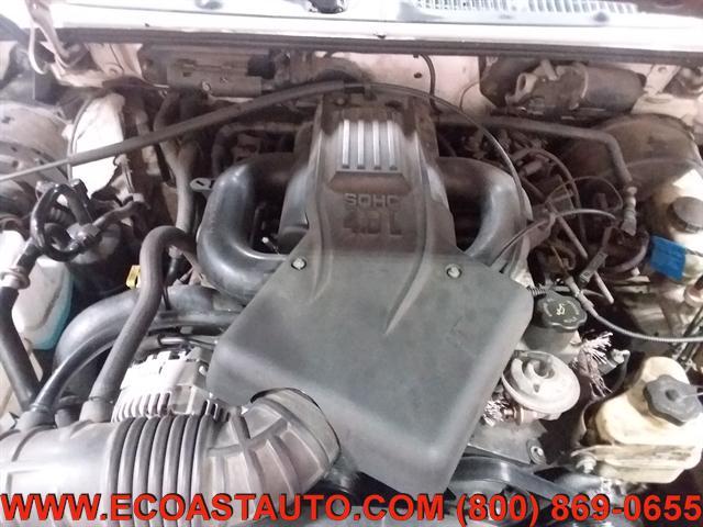 Photo of 2000 Oxford White Ford Explorer