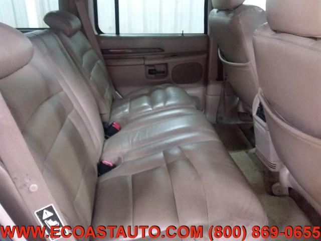 Photo of 2000 Oxford White Ford Explorer
