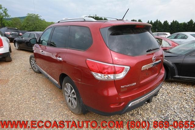 Photo of 2013 Cayenne Red Nissan Pathfinder