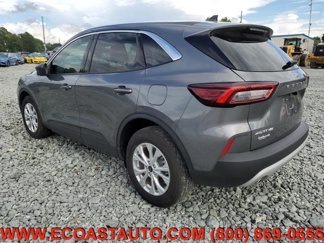 Photo of 2024 Carbonized Gray Metallic Ford Escape