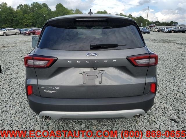 Photo of 2024 Carbonized Gray Metallic Ford Escape
