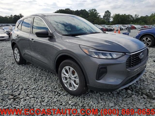 Photo of 2024 Carbonized Gray Metallic Ford Escape