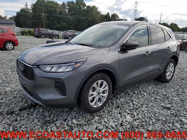 Photo of 2024 Carbonized Gray Metallic Ford Escape