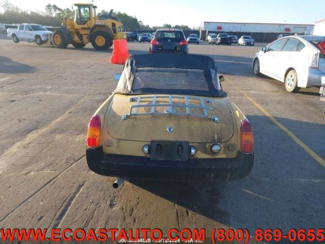 Photo of 1977 Yellow MG MGB