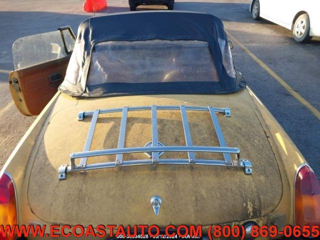 Photo of 1977 Yellow MG MGB