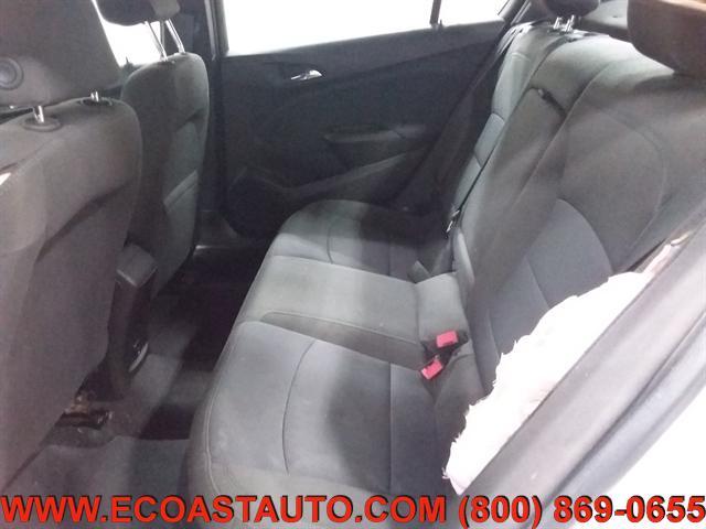 Photo of 2018 Summit White Chevrolet Cruze