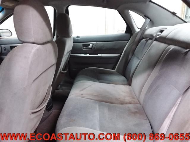 Photo of 2001 Medium Royal Blue Metallic Ford Taurus