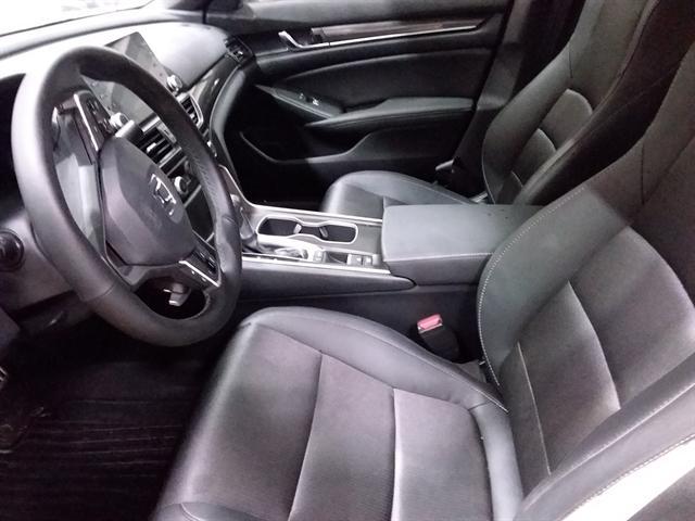 Photo of 2019 Platinum White Pearl Honda Accord