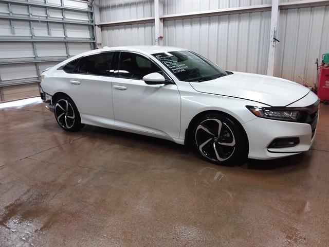 Photo of 2019 Platinum White Pearl Honda Accord