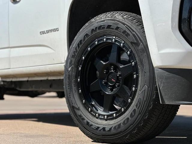 Photo of 2022 Summit White Chevrolet Colorado