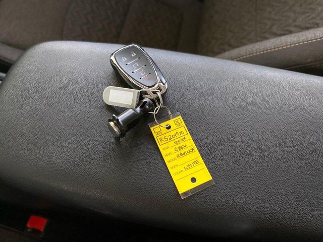 Photo of 2024 Summit White Chevrolet Equinox