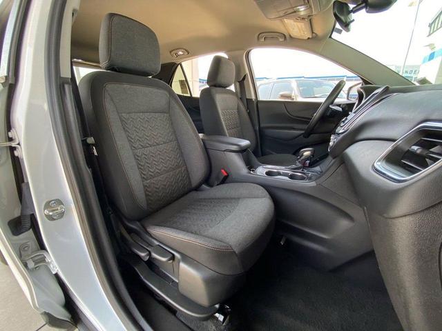 Photo of 2024 Summit White Chevrolet Equinox