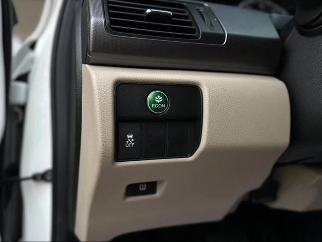 Photo of 2013 White Honda Accord
