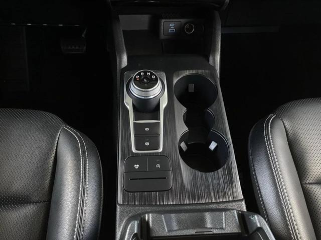 Photo of 2022 Star White Metallic Tri-Coat Ford Escape