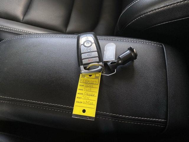 Photo of 2022 Star White Metallic Tri-Coat Ford Escape