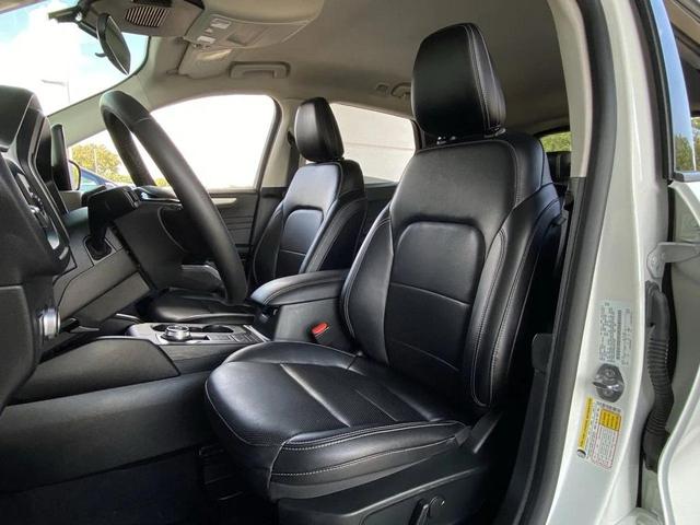Photo of 2022 Star White Metallic Tri-Coat Ford Escape