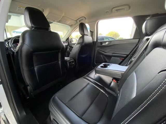 Photo of 2022 Star White Metallic Tri-Coat Ford Escape