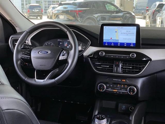 Photo of 2022 Star White Metallic Tri-Coat Ford Escape