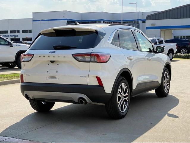 Photo of 2022 Star White Metallic Tri-Coat Ford Escape