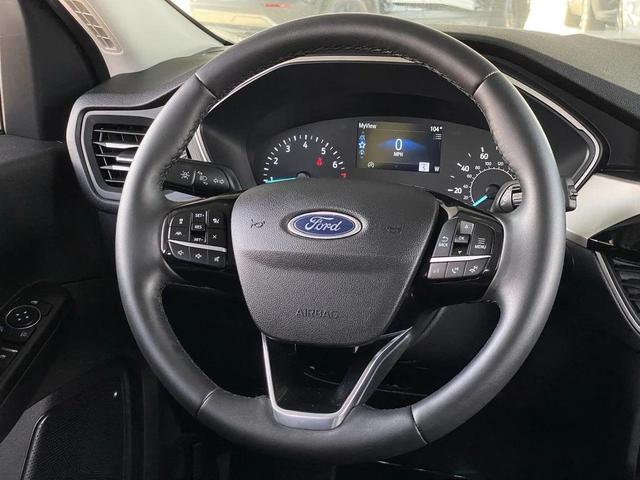 Photo of 2022 Star White Metallic Tri-Coat Ford Escape