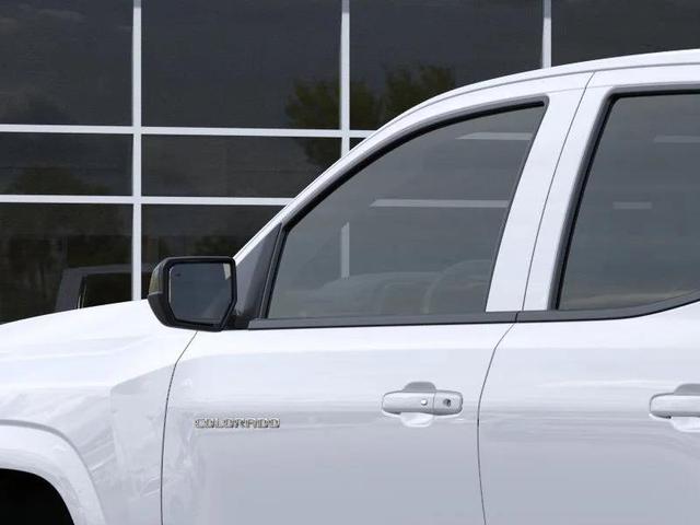 Photo of 2026 Exterior, Summit White (g) 8624 Chevrolet Colorado