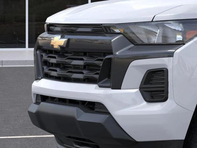 Photo of 2026 Exterior, Summit White (g) 8624 Chevrolet Colorado