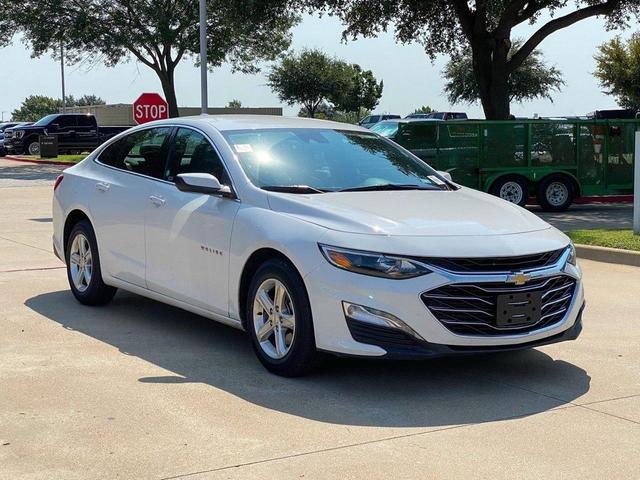 Photo of 2024 Summit White Chevrolet Malibu