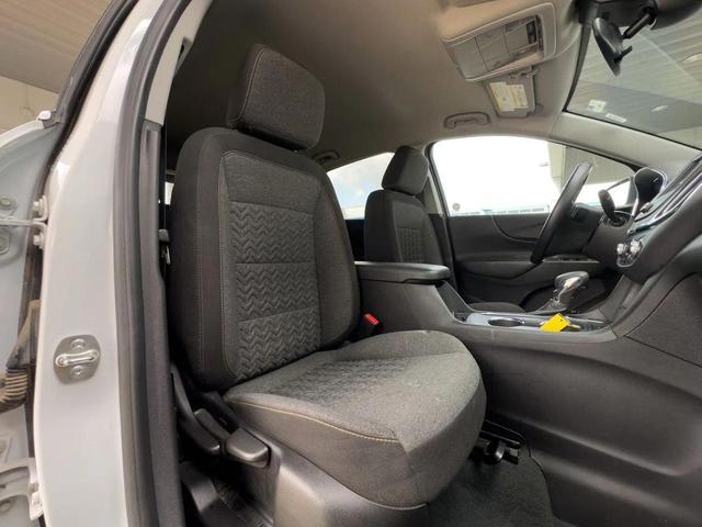 Photo of 2024 Summit White Chevrolet Equinox