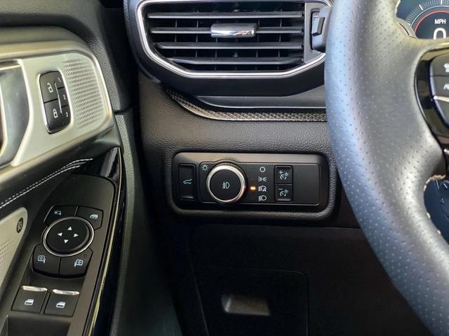 Photo of 2024 Iconic Silver Metallic Ford Explorer