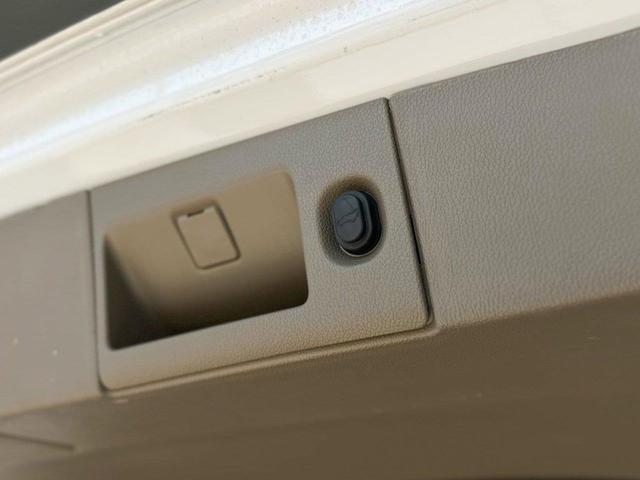 Photo of 2019 Summit White Chevrolet Tahoe