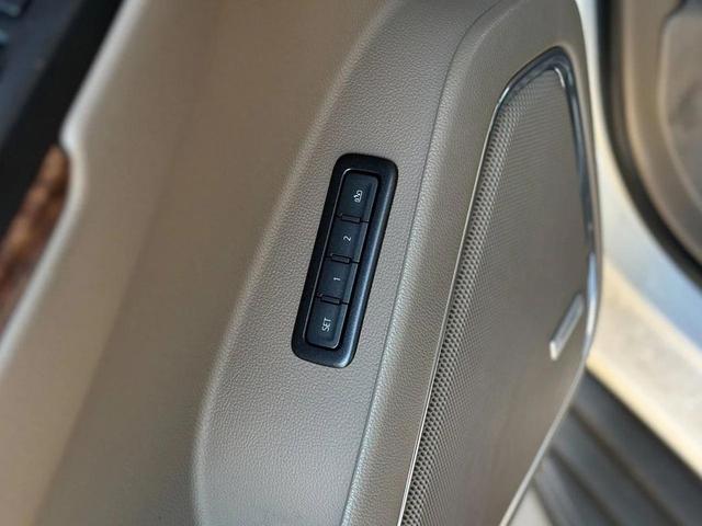 Photo of 2019 Summit White Chevrolet Tahoe