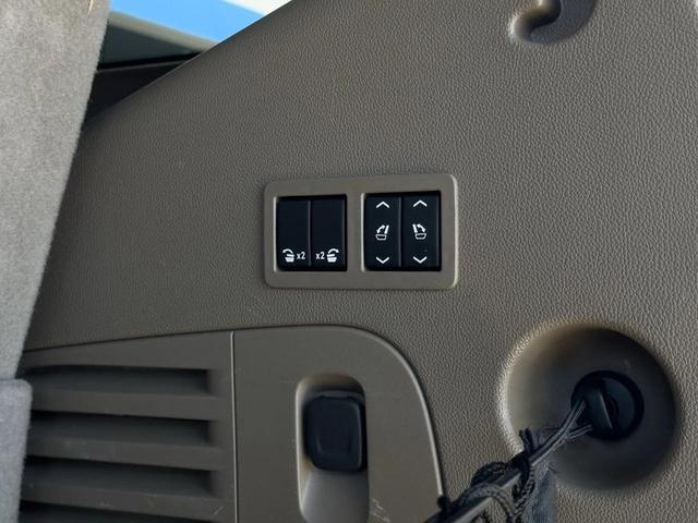 Photo of 2019 Summit White Chevrolet Tahoe