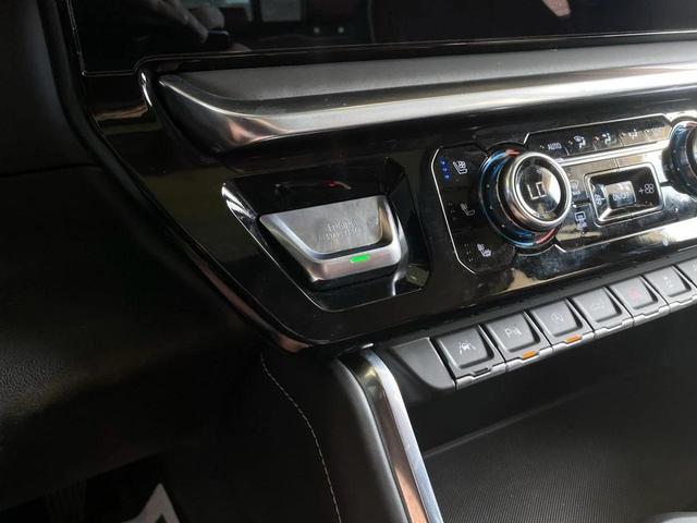 Photo of 2022 White Frost Tricoat GMC Sierra 1500