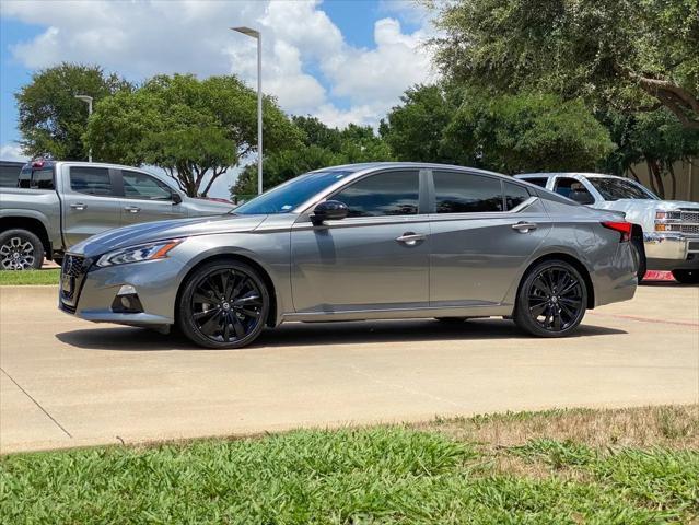 Photo of 2022 Gray Nissan Altima
