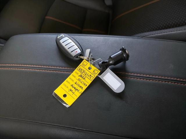 Photo of 2022 Gray Nissan Altima