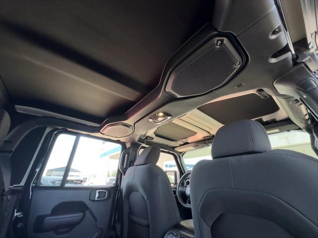 Photo of 2023 Silver Zynith Clearcoat Jeep Gladiator