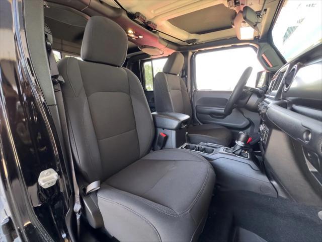 Photo of 2023 Silver Zynith Clearcoat Jeep Gladiator