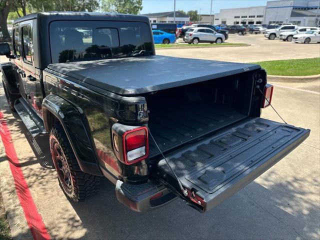 Photo of 2023 Silver Zynith Clearcoat Jeep Gladiator
