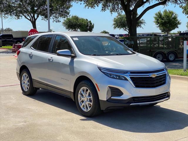 Photo of 2022 Silver Ice Metallic Chevrolet Equinox