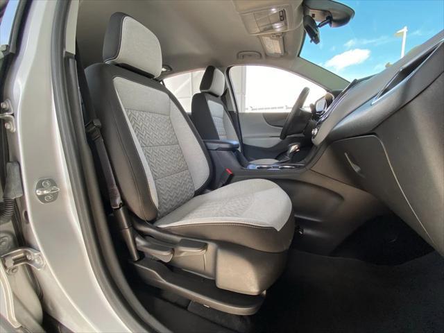 Photo of 2022 Silver Ice Metallic Chevrolet Equinox
