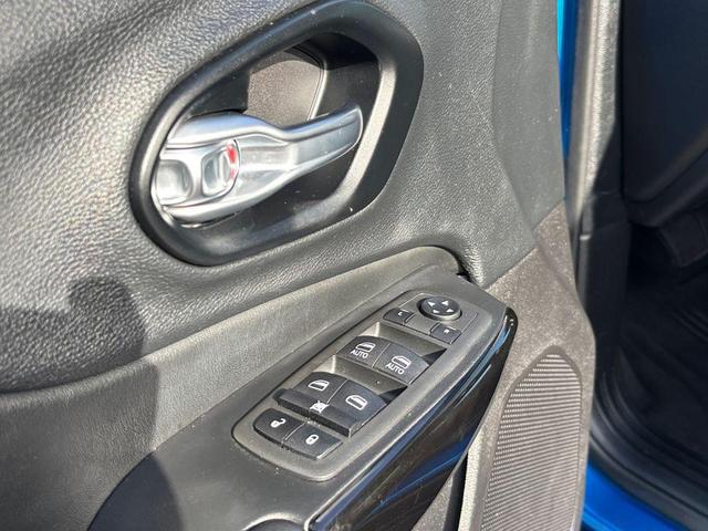 Photo of 2021 Hydro Blue Pearlcoat Jeep Cherokee