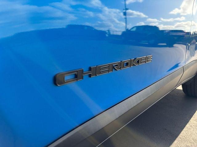 Photo of 2021 Hydro Blue Pearlcoat Jeep Cherokee