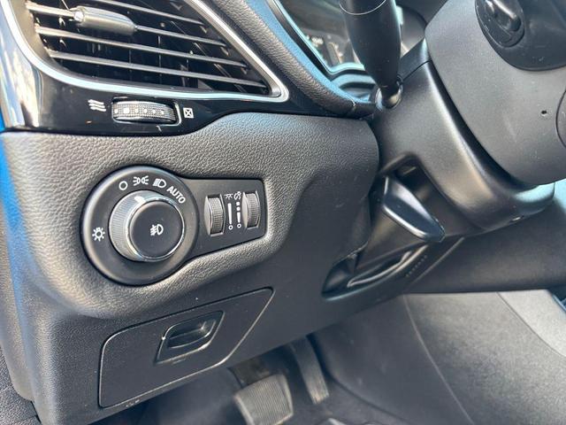 Photo of 2021 Hydro Blue Pearlcoat Jeep Cherokee